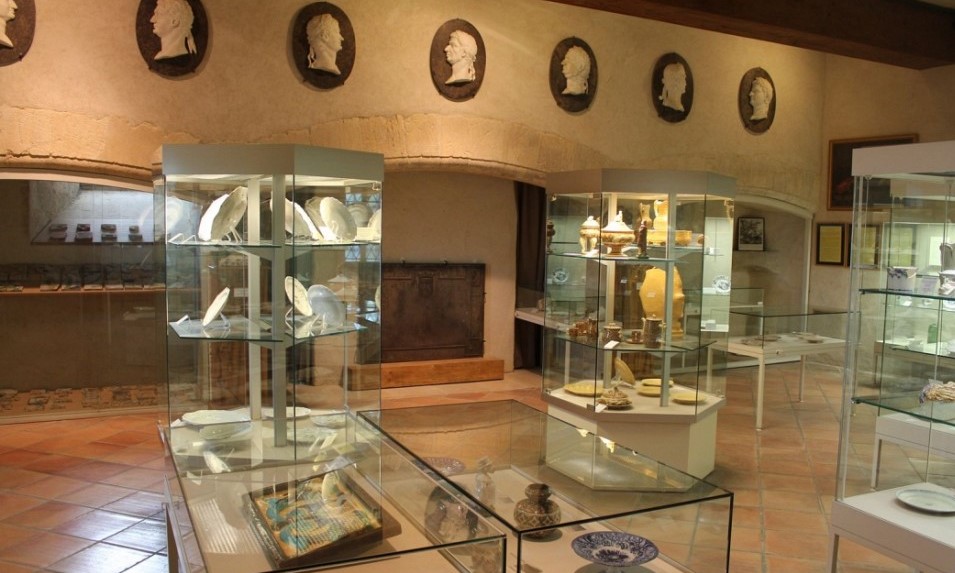 Image Musée départemental des faïences de La Tour-d'Aigues