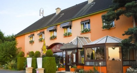 Image Le Clos Champel - Restopolitan - Offre : Entrée + Plat au choix à la Carte (hors Menu) Conditions : 2 boissons minimum par table